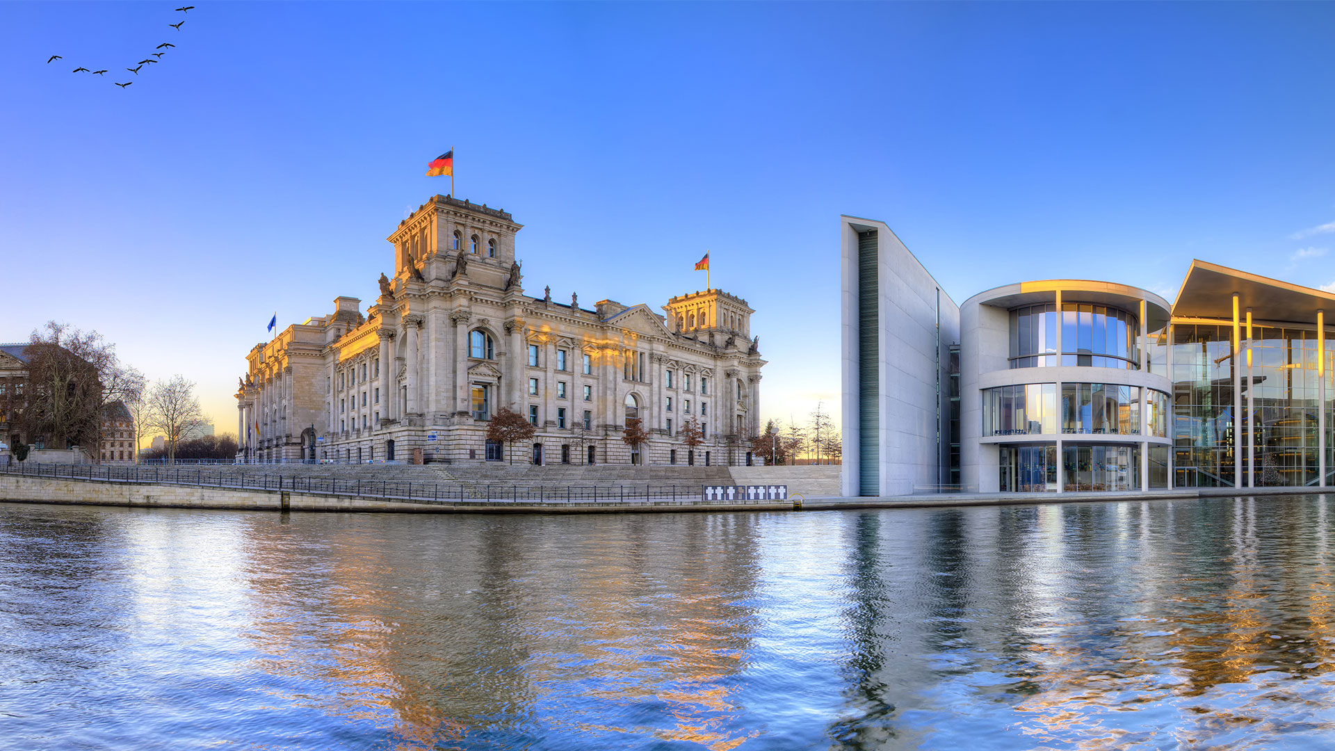 berlin-reichstag-as-a-panorama-photo